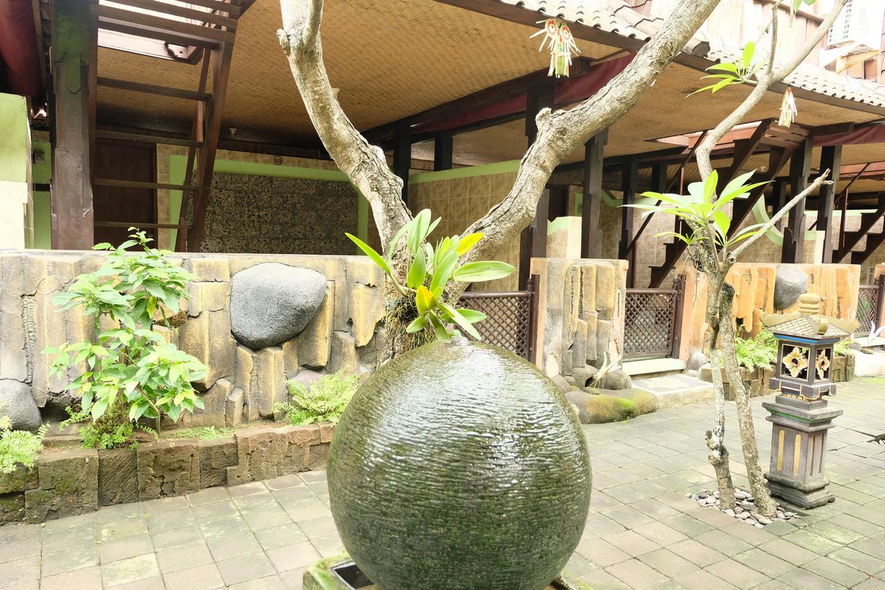 Kerti Beach Bungalow And Restaurant Padangbai  Exterior photo